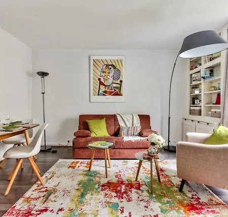 Charming 1br With Terrace Le Marais Center * Parigi
