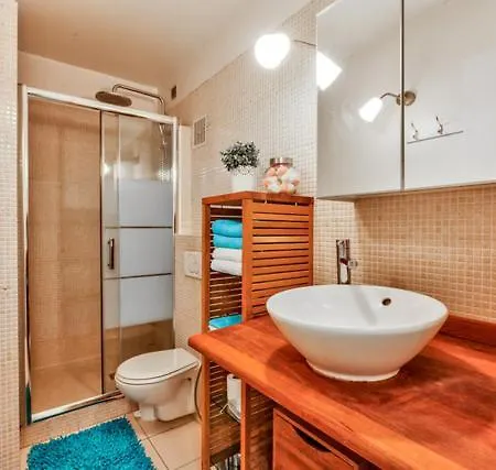 Charming 1br With Terrace Le Marais Center Parigi