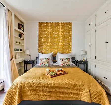 Appartamento Charming 1br With Terrace Le Marais Center Parigi