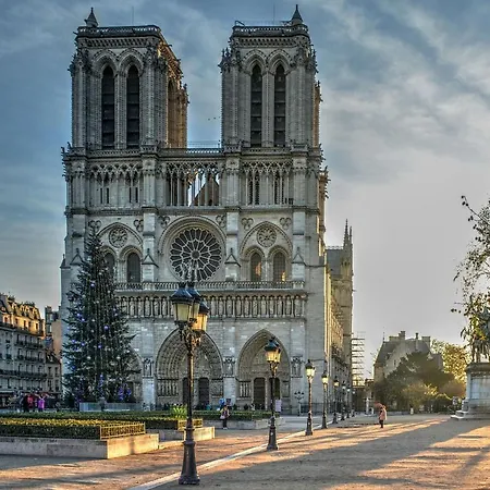 Charming 1br With Terrace Le Marais Center