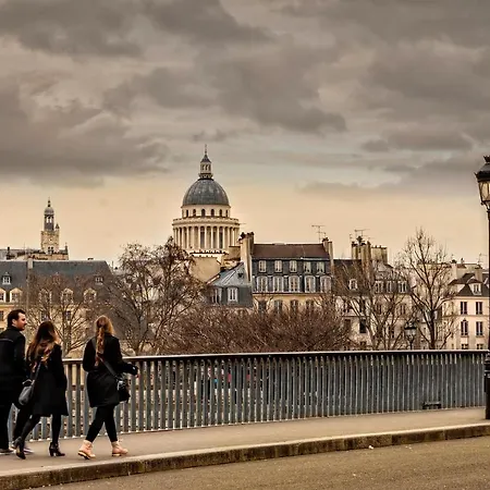 Charming 1br With Terrace Le Marais Center Appartamento Parigi