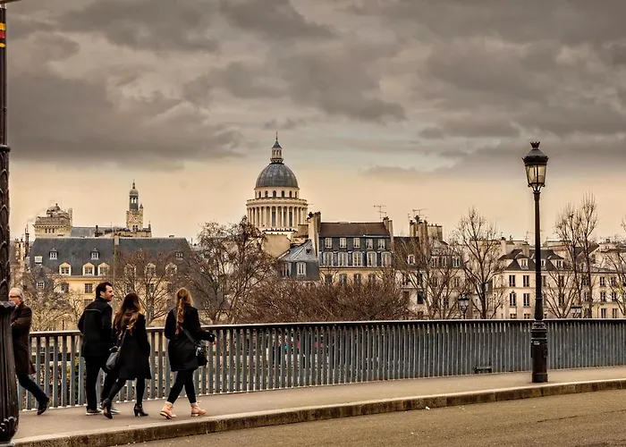 Charming 1br With Terrace Le Marais Center Апартаменты Париж