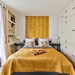 Apartamento Charming 1br With Terrace Le Marais Center París